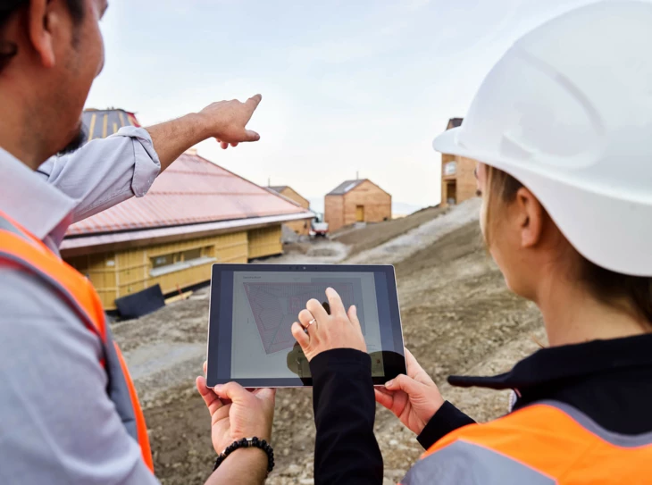 Digitalisierung am Bau Projektleiter Tablet